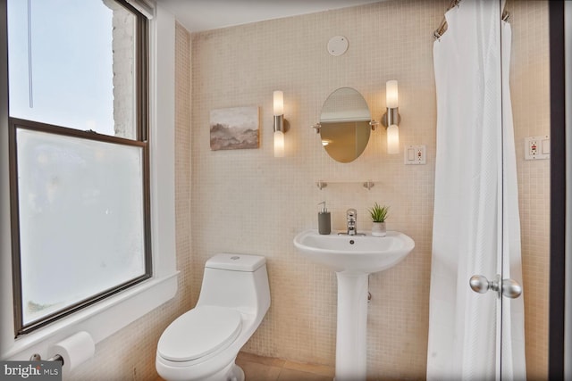 1822 15th St NW Unit 305, Washington, DC 20009 - bathroom with healthy amount of natural light and tile walls