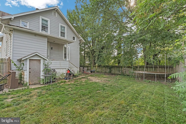 3006 Glenmore Ave, Baltimore, MD 21214 - fenced backyard featuring a trampoline