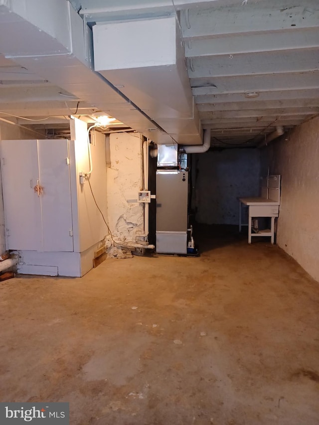 513 N Highland Ave, Baltimore, MD 21205 - unfinished below grade area with heating unit