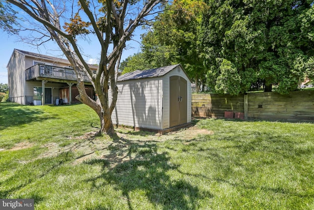 9416 Seven Courts Dr, Baltimore, MD 21236 - view of yard with a wooden deck