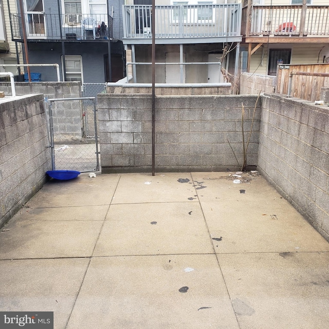 420 N Glover St, Baltimore, MD 21224 - view of patio featuring a gate