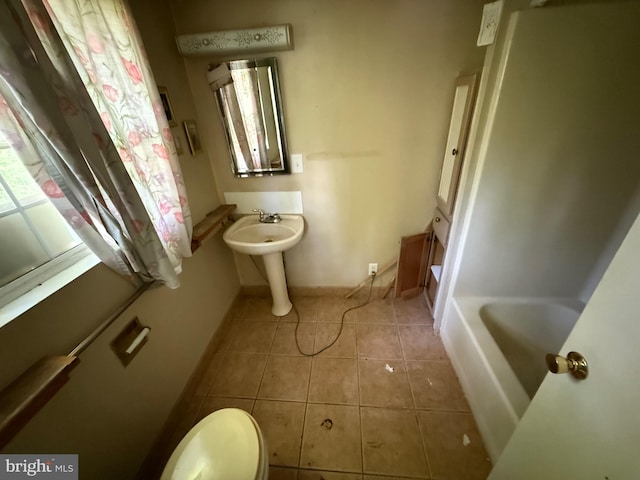 42264 Ridge Rd, Mechanicsville, MD 20659 - full bath with toilet, a tub, baseboards, tile patterned flooring, and a sink