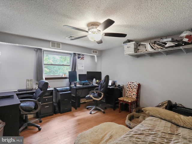 11815 Oriole Dr, Hagerstown, MD 21742 - office area featuring a textured ceiling, a ceiling fan, and wood-type flooring