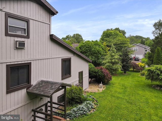 11815 Oriole Dr, Hagerstown, MD 21742 - view of side of home with a lawn