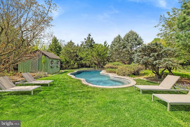 65 Covered Bridge Rd, New Hope, PA 18938 - swimming pool featuring a lawn