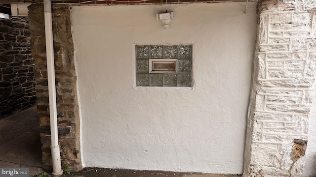 2126 E Sanger St, Philadelphia, PA 19124 - detailed view of stucco siding and stone siding