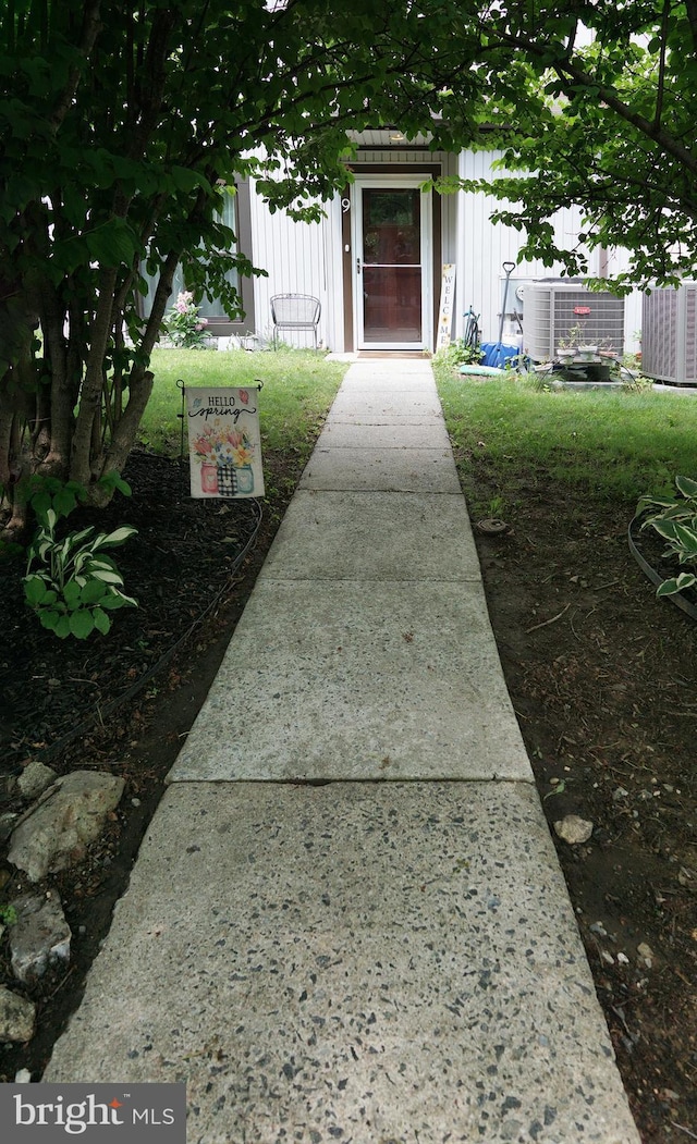 9 Wyndham Ct, Downingtown, PA 19335 - entrance to property with cooling unit