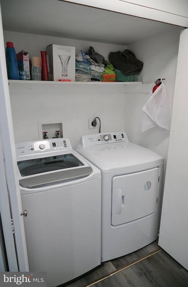 9 Wyndham Ct, Downingtown, PA 19335 - laundry area featuring washer and clothes dryer