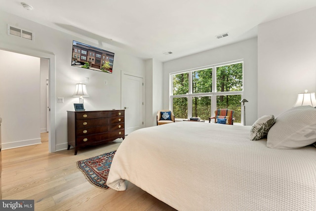 3546 Sutton Heights Cir, Fairfax, VA 22031 - bedroom featuring light wood-style floors and baseboards
