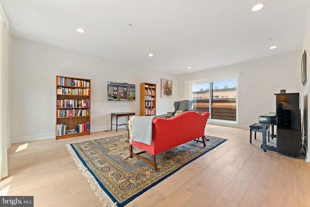 3546 Sutton Heights Cir, Fairfax, VA 22031 - living area featuring light wood-style flooring and recessed lighting