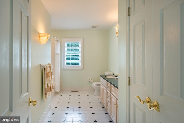 1217 Tullamore Cir, Chester Springs, PA 19425 - bathroom featuring vanity and a shower with shower curtain