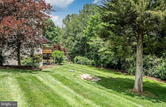 1217 Tullamore Cir, Chester Springs, PA 19425 - view of grassy yard featuring a deck