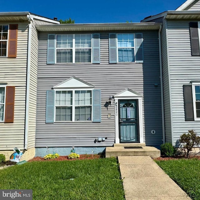 6820 Jade Ct, Capitol Heights, MD 20743 - view of front facade with a front yard