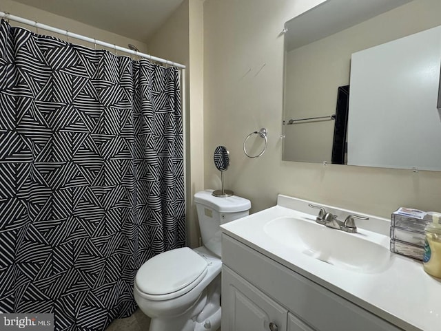 6820 Jade Ct, Capitol Heights, MD 20743 - bathroom with vanity and curtained shower