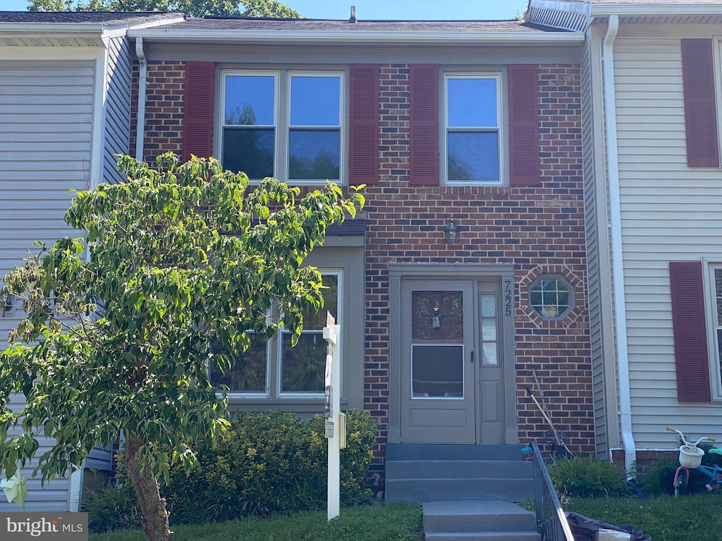 7225 Kousa Ln, Springfield, VA 22152 - townhome / multi-family property with brick siding