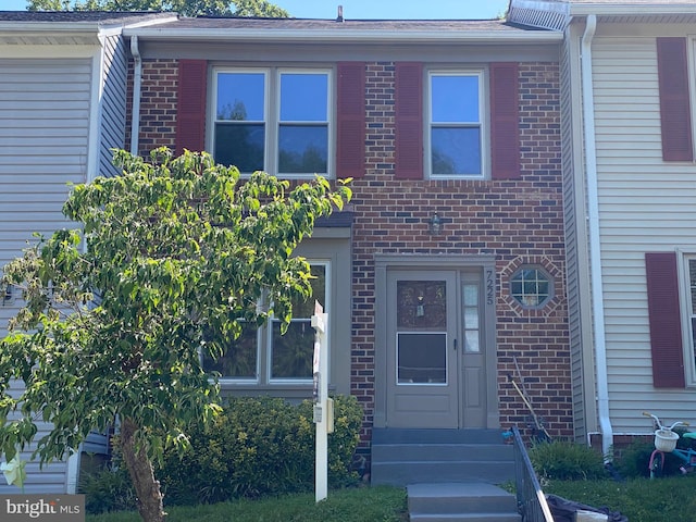 7225 Kousa Ln, Springfield, VA 22152 - townhome / multi-family property with brick siding