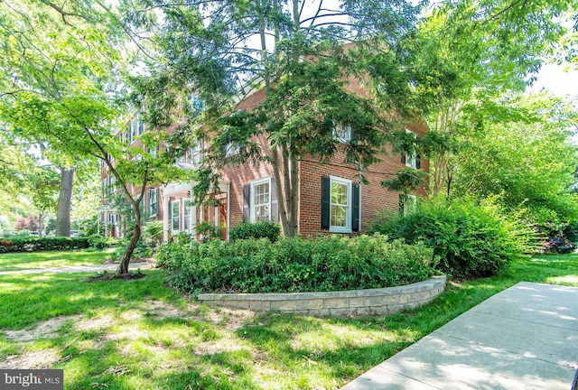 2990 S Columbus St, Arlington, VA 22206 - view of side of property featuring brick siding and a lawn