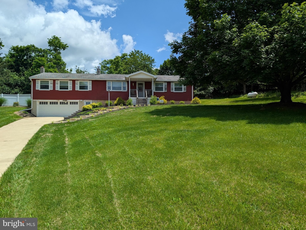 110 Watson Ln, New Bloomfield, PA 17068 - single story home featuring driveway and a garage