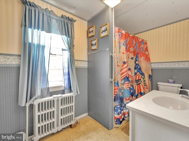 947 Shoemakersville Rd, Shoemakersville, PA 19555 - full bath featuring wallpapered walls, wainscoting, and vanity