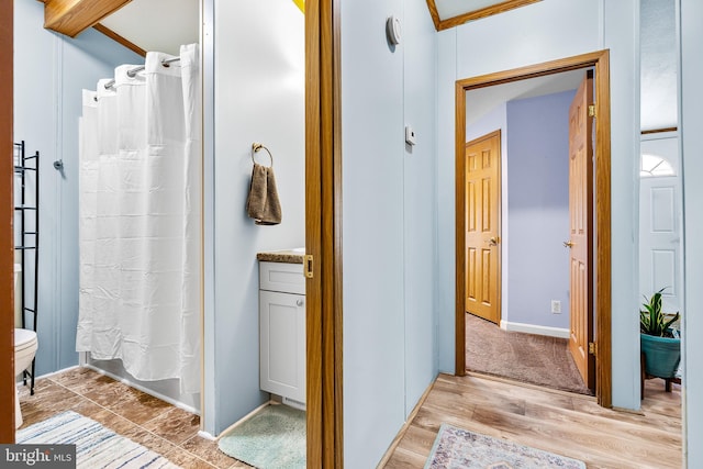 315 Robinhood Rd, Havre De Grace, MD 21078 - full bath featuring wood finished floors, baseboards, toilet, vanity, and curtained shower