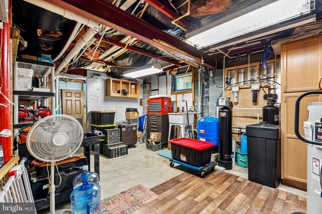 315 Robinhood Rd, Havre De Grace, MD 21078 - unfinished basement featuring a water pressure tank and a water softener