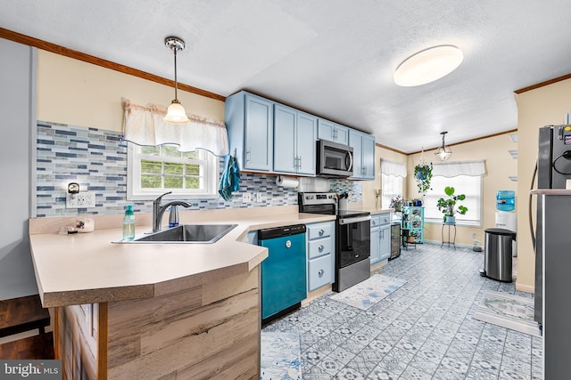 315 Robinhood Rd, Havre De Grace, MD 21078 - kitchen featuring appliances with stainless steel finishes, a sink, blue cabinetry, crown molding, and a textured ceiling