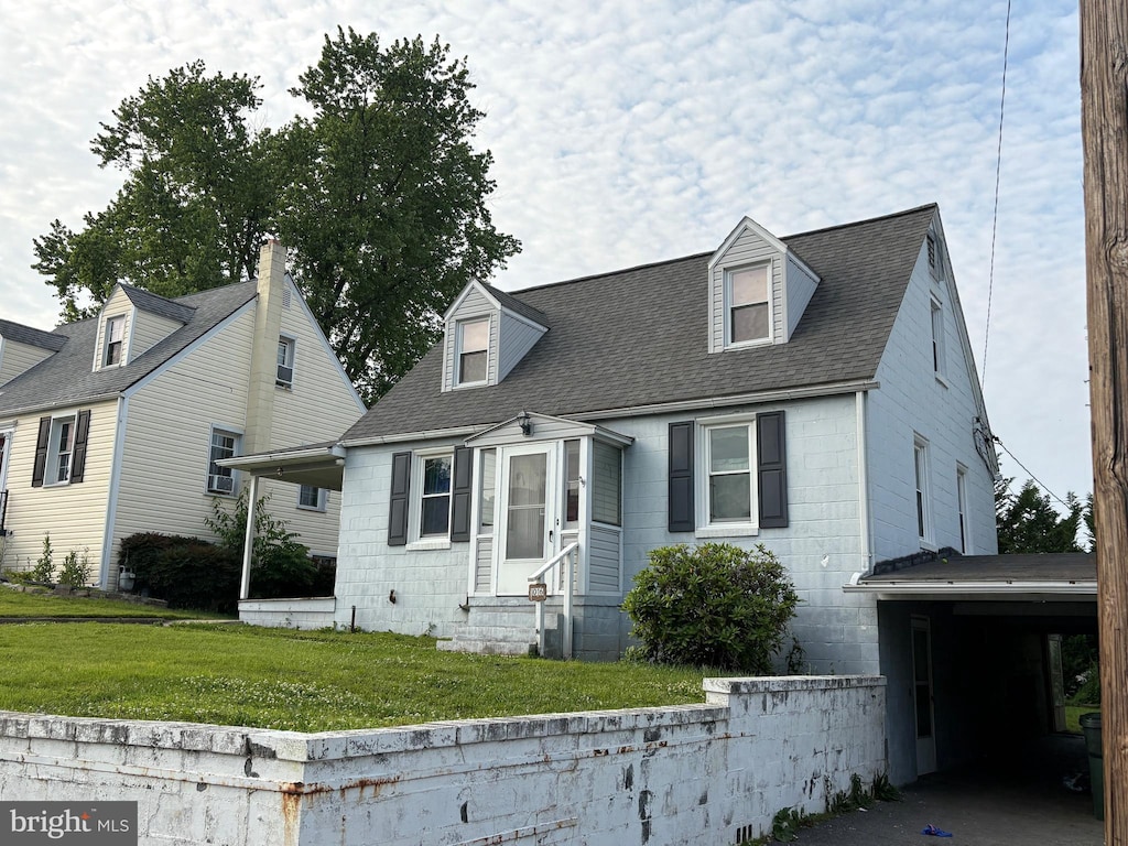 1016 Beechwood Dr, Hagerstown, MD 21742 - cape cod-style house with entry steps, a front lawn, and a shingled roof