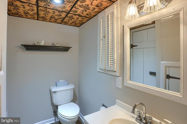 896 Hershey Heights Rd, Hanover, PA 17331 - half bath featuring toilet and vanity
