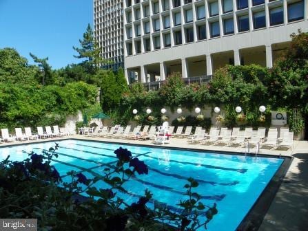 210 Locust St Unit 19Gw, Philadelphia, PA 19106 - community pool featuring a patio