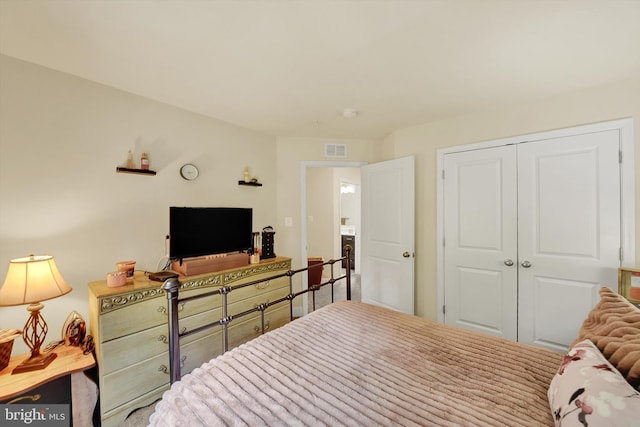 8346 Daydream Cres, Pasadena, MD 21122 - bedroom with a closet