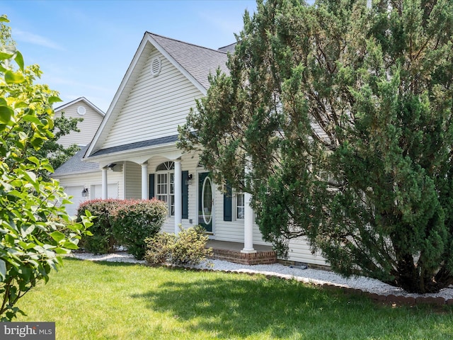 106 Barb Ct, Stephens City, VA 22655 - view of front of property featuring covered porch, roof with shingles, and a front lawn