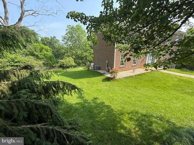 530 Glenhaven Dr, Glenshaw, PA 15116 - view of grassy yard
