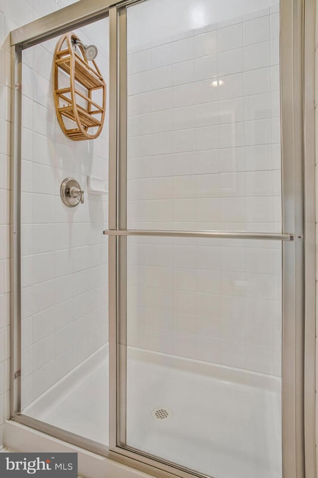 448 Salk Cir, Gaithersburg, MD 20878 - full bathroom featuring a shower stall