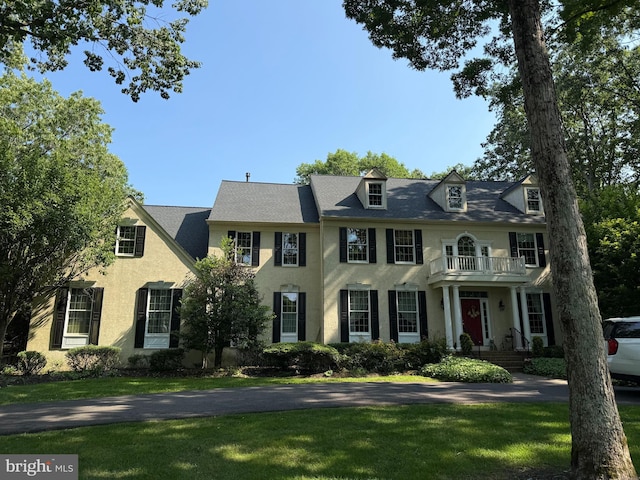 19 Crested Butte Ct, Shamong, NJ 08088 - colonial house with a balcony, a front lawn, and stucco siding