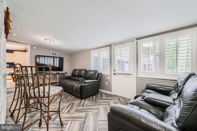 3528 Cohasset Ave, Annapolis, MD 21403 - living area with vaulted ceiling and baseboards
