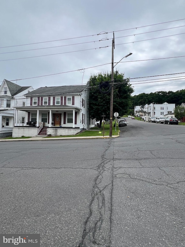 718 W Pine St, Shamokin, PA 17872 - view of front facade featuring covered porch