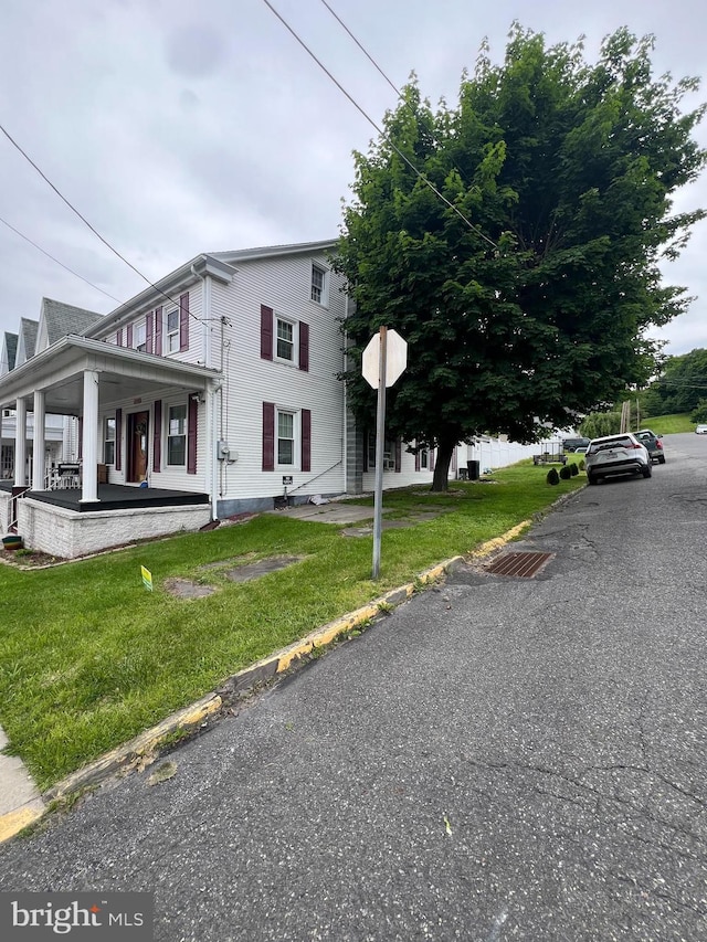 718 W Pine St, Shamokin, PA 17872 - view of side of home featuring a lawn and a porch