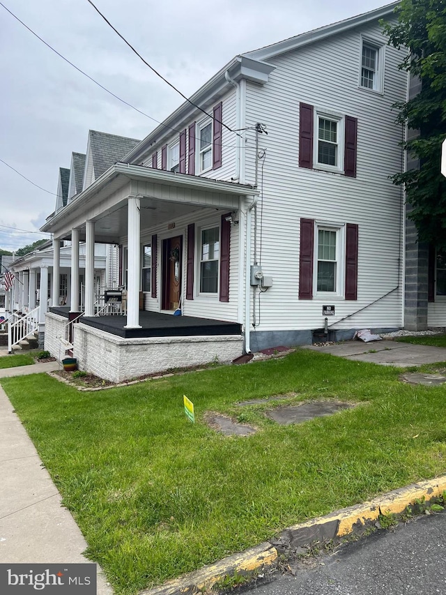 718 W Pine St, Shamokin, PA 17872 - view of front of house with covered porch and a front lawn