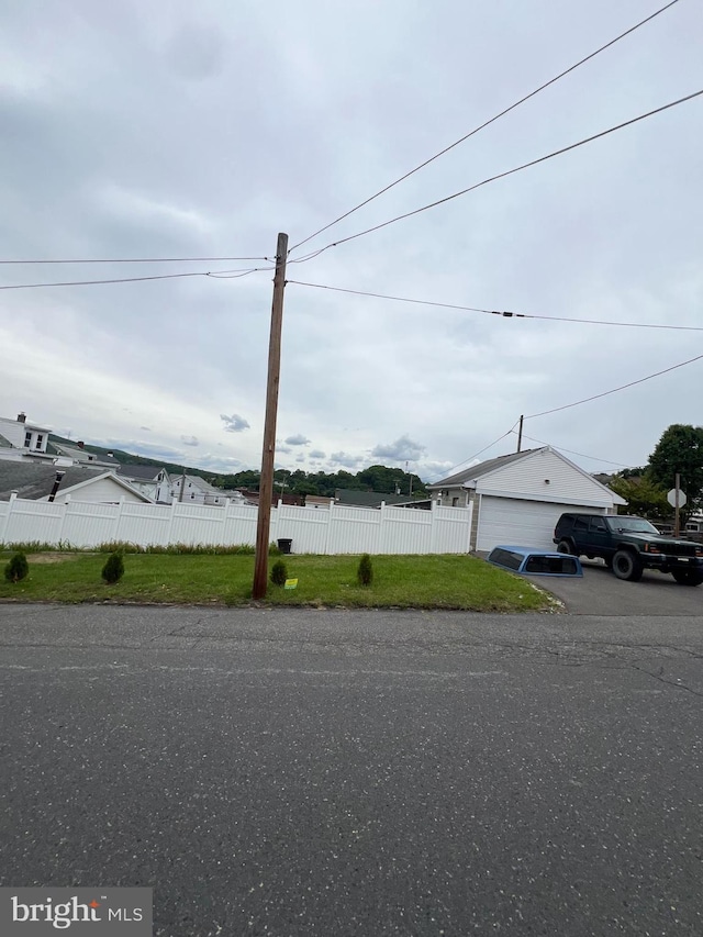 718 W Pine St, Shamokin, PA 17872 - view of asphalt road