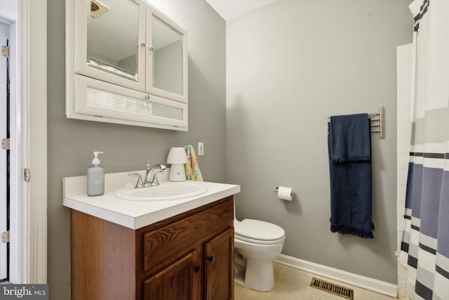 2009 Creekside Ct Unit 28, Warrington, PA 18976 - bathroom with toilet, vanity, baseboards, and curtained shower