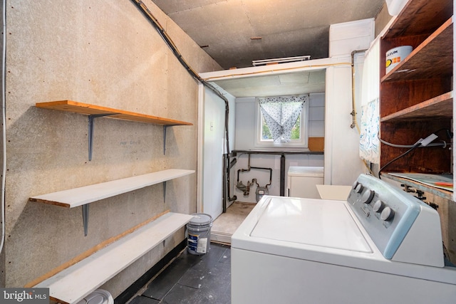 2000 Longview Ct, Baltimore, MD 21237 - laundry area featuring washer and clothes dryer
