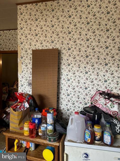 4146 Robbins Ave, Philadelphia, PA 19135 - detailed view of wallpapered walls