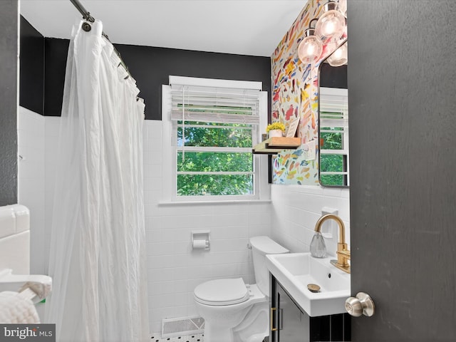 303 Stevens Ave, Reading, PA 19608 - full bath featuring tile walls, toilet, vanity, and curtained shower