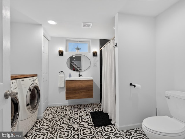 303 Stevens Ave, Reading, PA 19608 - full bathroom with toilet, washer and clothes dryer, baseboards, vanity, and curtained shower