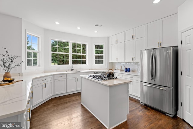 5204 Muirfield Dr, Ijamsville, MD 21754 - kitchen with stainless steel appliances, recessed lighting, white cabinets, a sink, and decorative backsplash