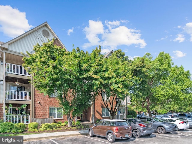 621 Admiral Dr Unit 207, Annapolis, MD 21401 - view of property with uncovered parking