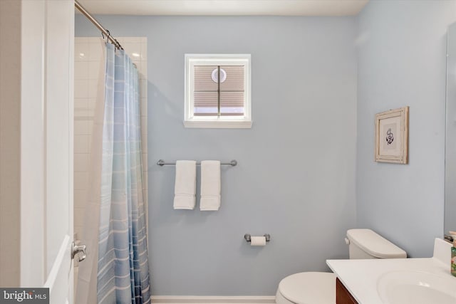 182 Mohegan Dr, Havre De Grace, MD 21078 - full bathroom featuring toilet, vanity, baseboards, and a shower with curtain