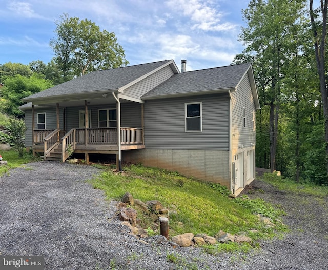 87 Tulip Poplar Dr, Linden, VA 22642 - ranch-style home featuring covered porch, roof with shingles, and an attached garage