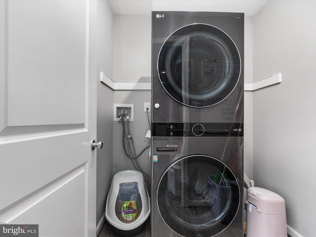 87 Tulip Poplar Dr, Linden, VA 22642 - laundry room featuring stacked washer / drying machine