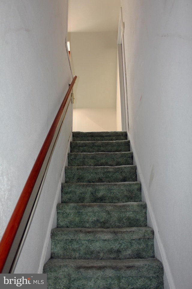 34 Andrew St, Hamilton, NJ 08610 - view of staircase